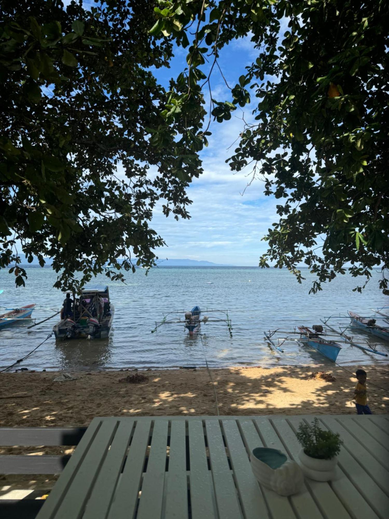 The White House On Bunaken Island ภายนอก รูปภาพ