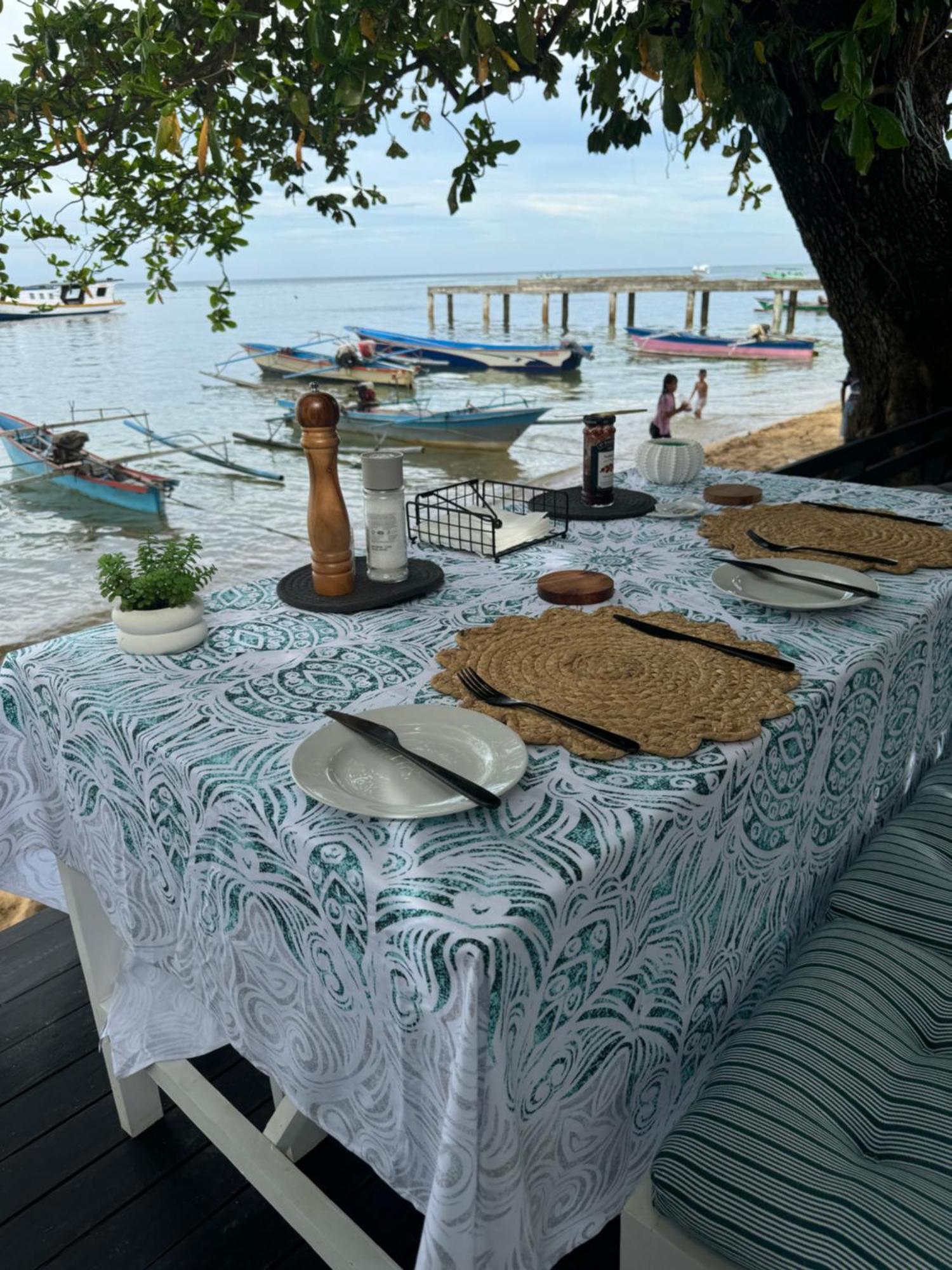 The White House On Bunaken Island ภายนอก รูปภาพ